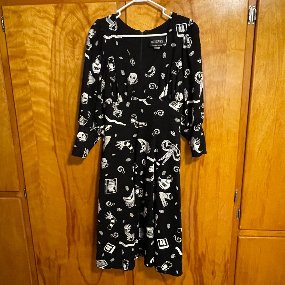 Micheline Pitt La Femme En Noir Beetlejuice dress (L)